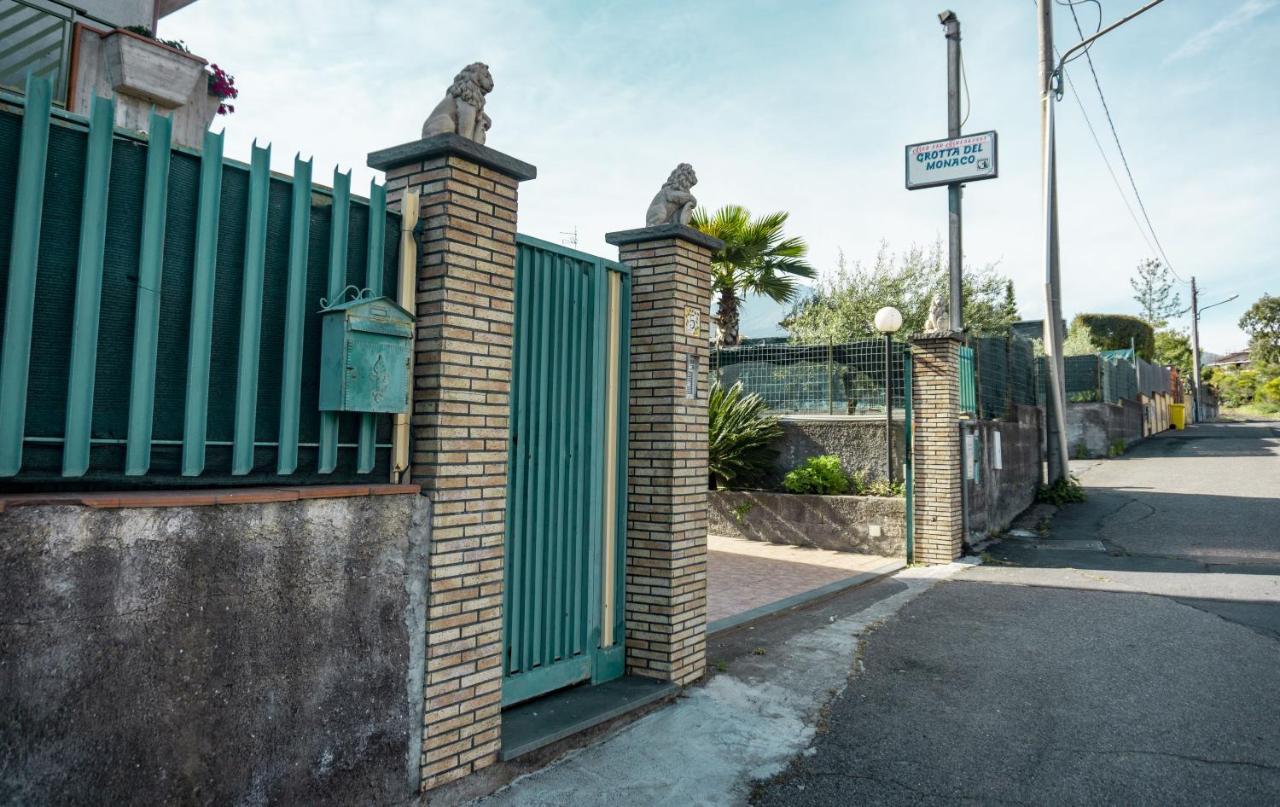 Grotta Del Monaco Panzió Pedara Kültér fotó